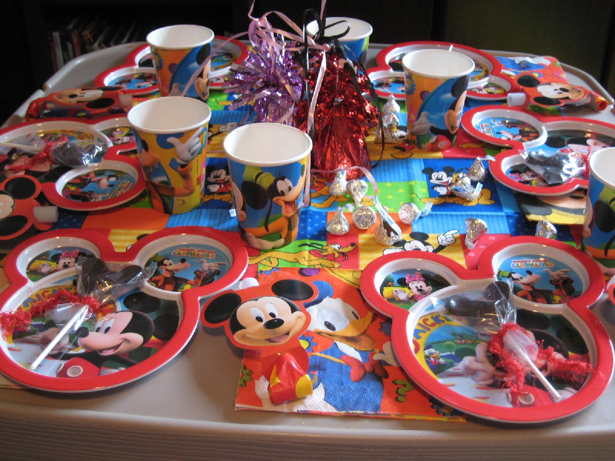Mickey Mouse 1st Birthday Decorations
 Preparing Mickey Mouse Birthday Decorations — CRIOLLA
