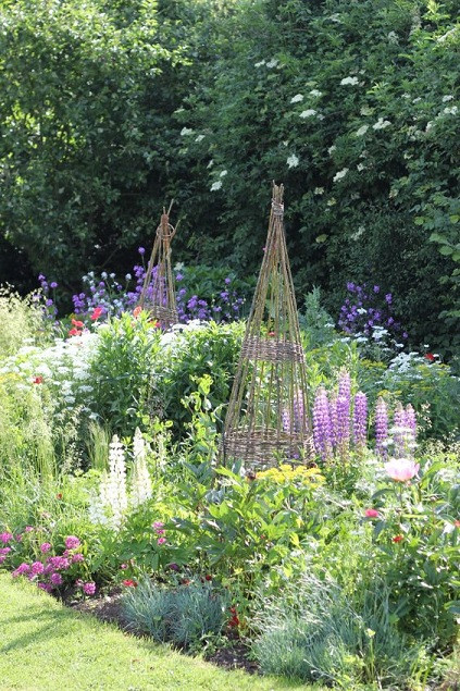 Best ideas about Cottage Garden Ideas
. Save or Pin Charming Cottage Garden Designs Now.