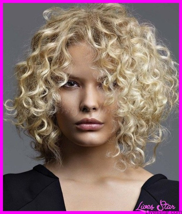 Curly Haircuts For Round Face
 Medium curly haircut for round face LivesStar