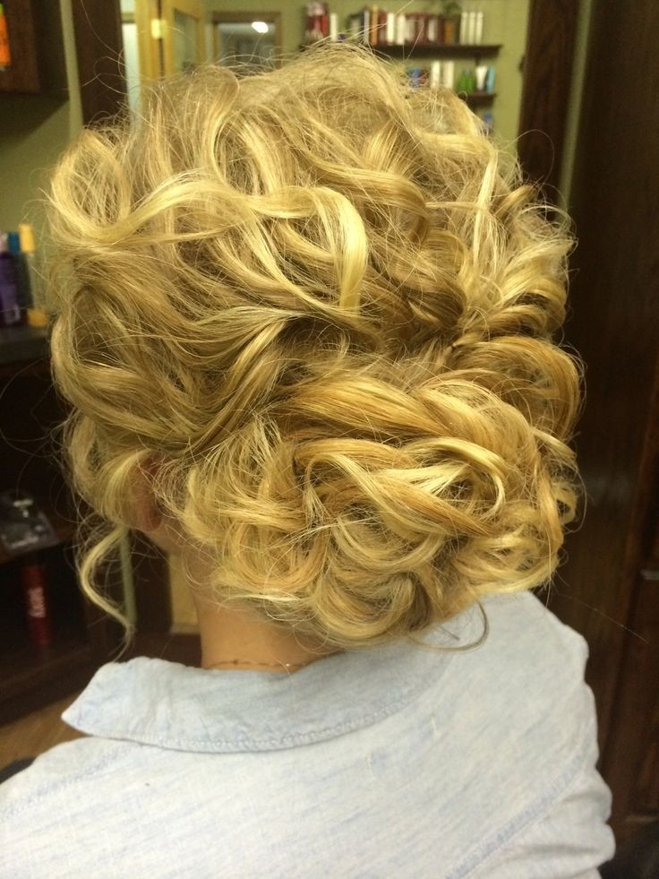 Best ideas about Curly Hairstyles Up Do
. Save or Pin 32 Overwhelming Bridesmaids Hairstyles Pretty Designs Now.