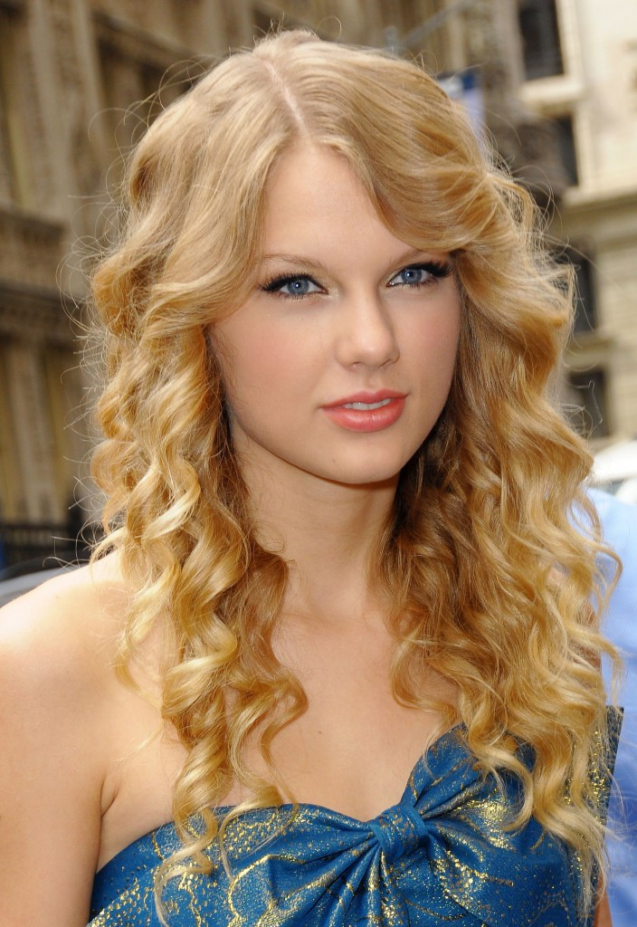 Cute Curled Hairstyles
 Cute Curly Hairstyles For Prom 2013