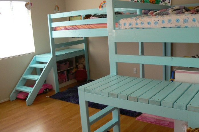 DIY Bunk Bed With Stairs
 Build your kids a loft bed with stairs