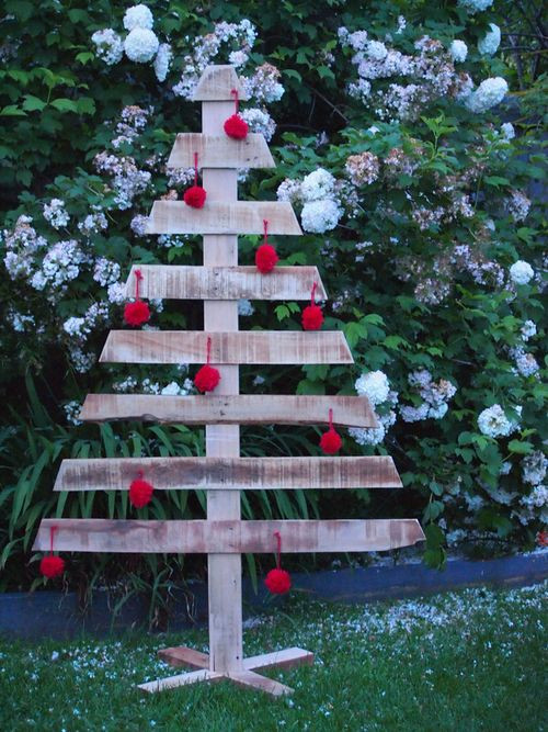 DIY Christmas Yard Decoration
 20 DIY Outdoor Christmas Decorations Ideas 2014