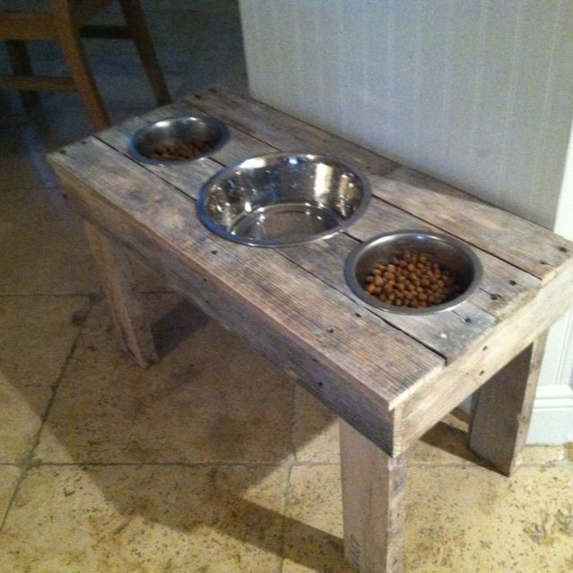 DIY Dog Bowl Stand
 DIY Dog Food Bowl Stand Made out of pallets Wes