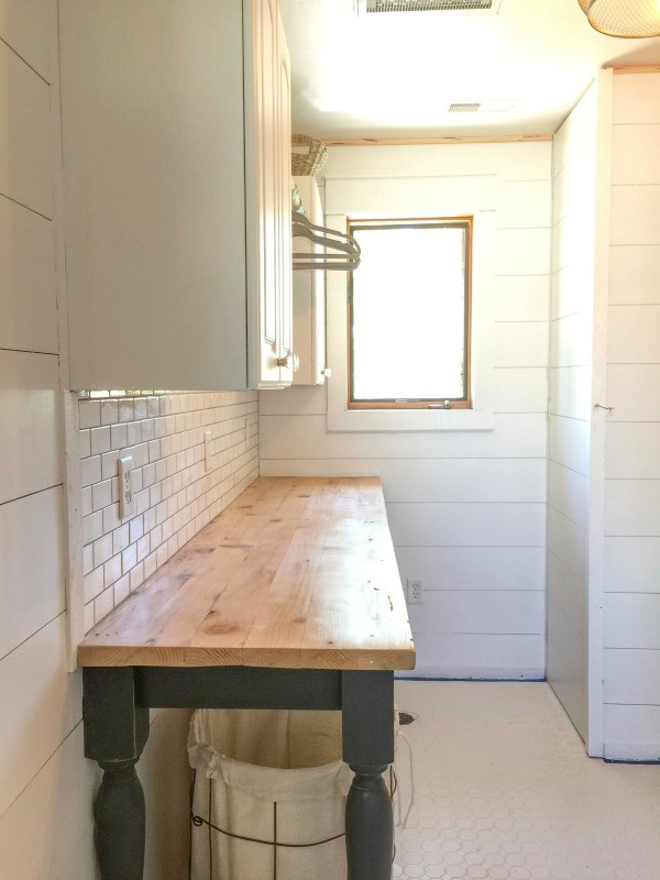 DIY Laundry Folding Table
 Remodelaholic