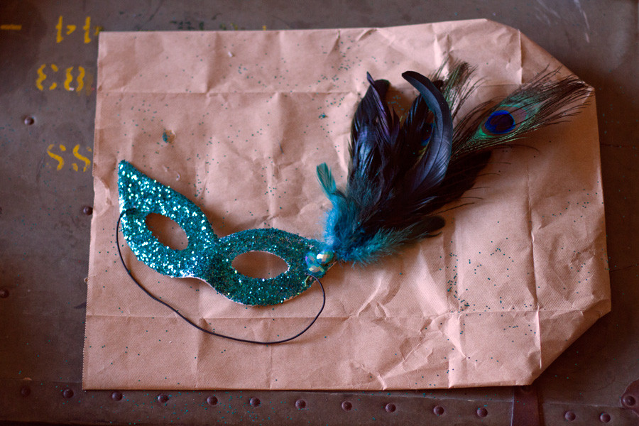 DIY Mardi Gras Mask
 Make Your Own Mardi Gras Mask