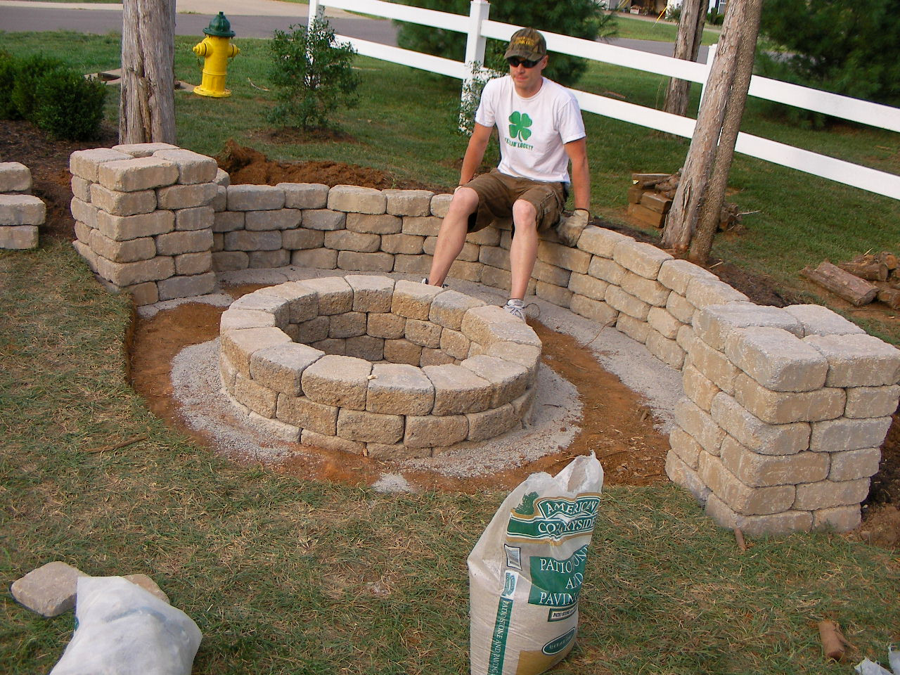 DIY Outdoor Firepit
 Creatively Luxurious DIY Fire Pit Project Here to Enhance