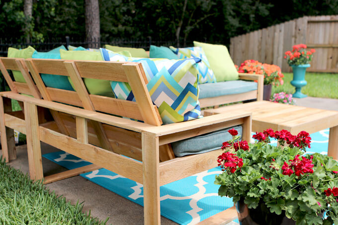 DIY Outdoor Sofa Plans
 DIY Outdoor Sectional for Under $100