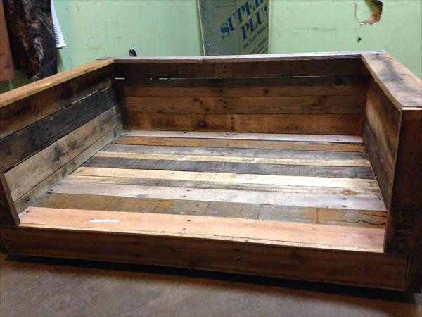 DIY Pallet Dog Bed Plans
 DIY Rustic Pallet Dog Bed