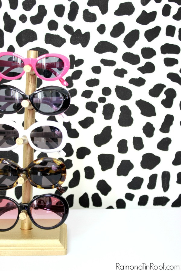 DIY Sunglasses Organizer
 DIY Sunglasses Holder for $5