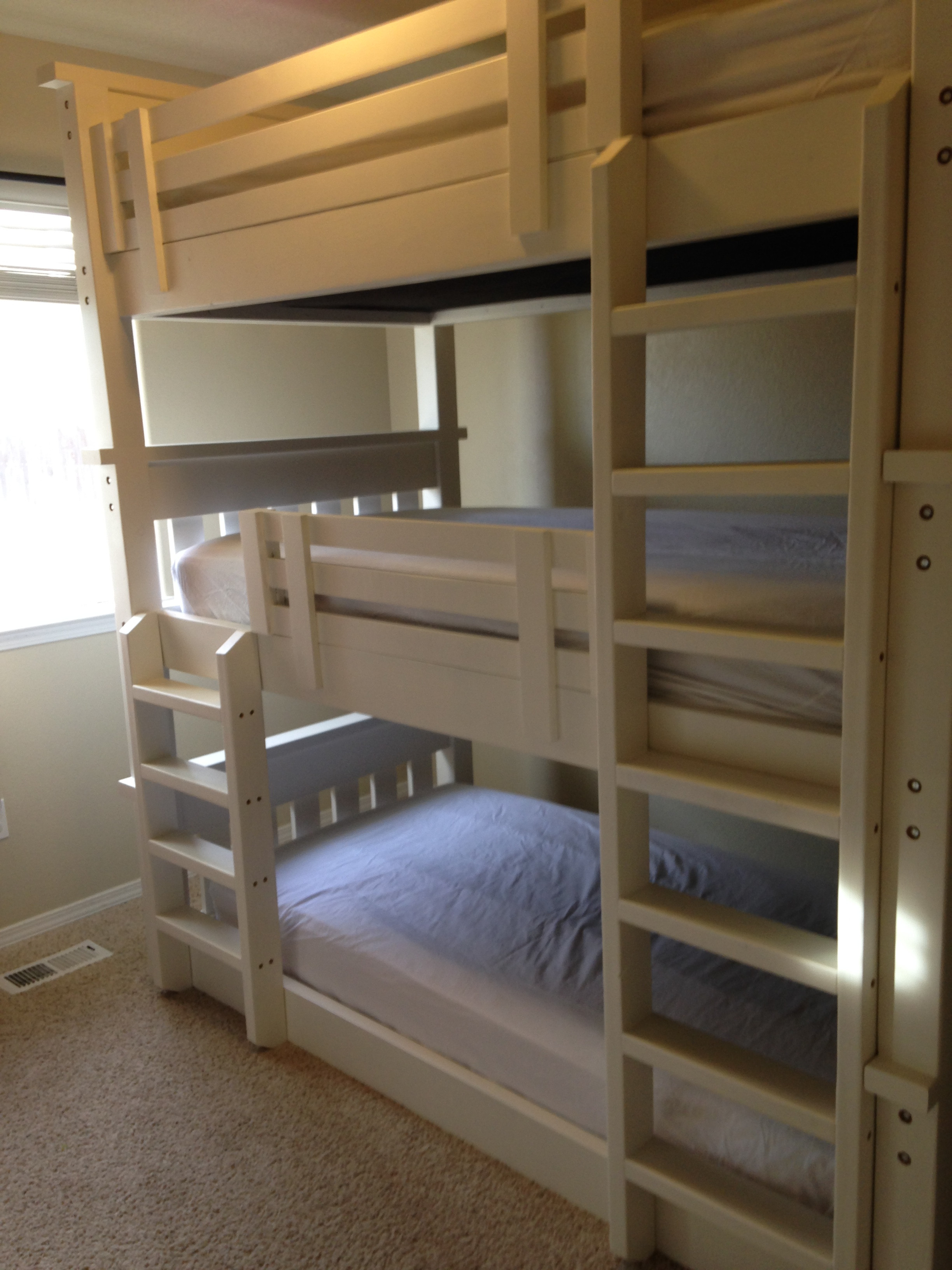 DIY Triple Bunk Beds Plans
 Ana White