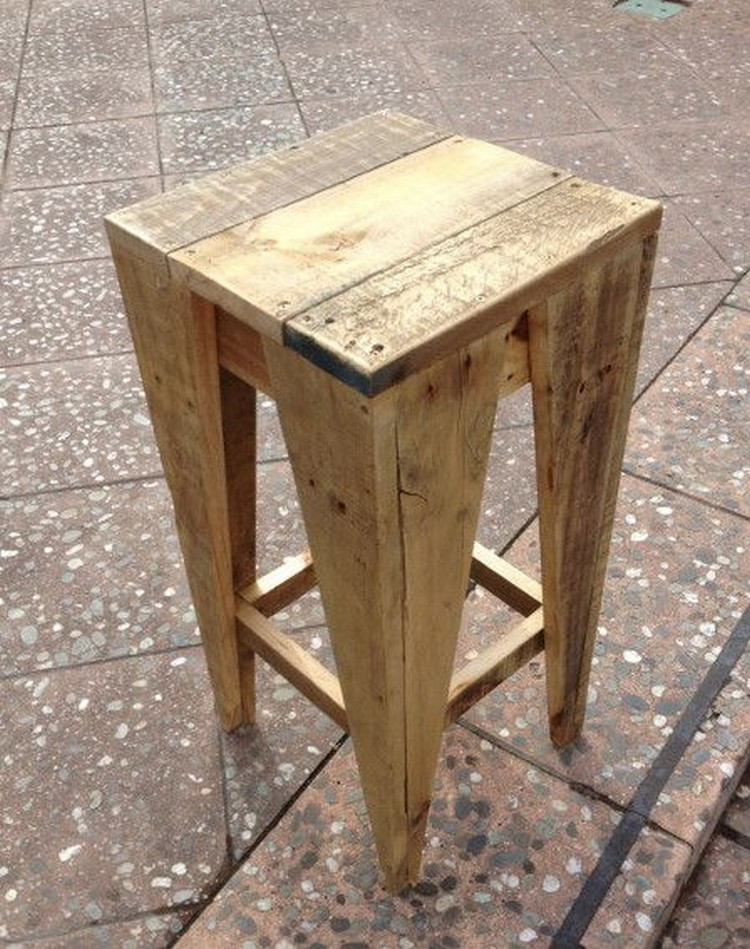 DIY Wood Stools
 Wooden Pallet Stool Plans