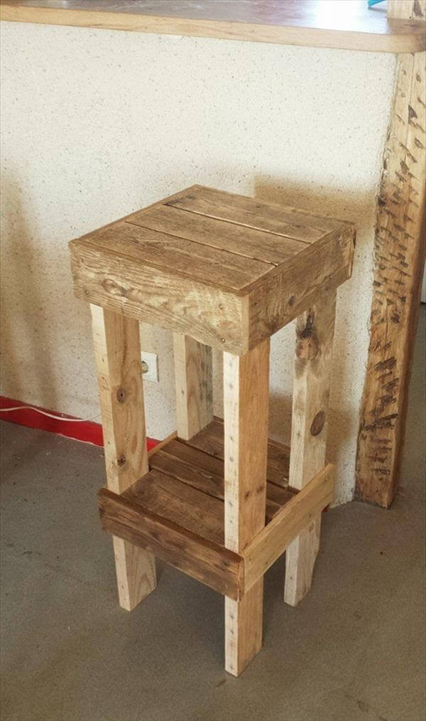 DIY Wood Stools
 DIY Reclaimed Pallet Stools