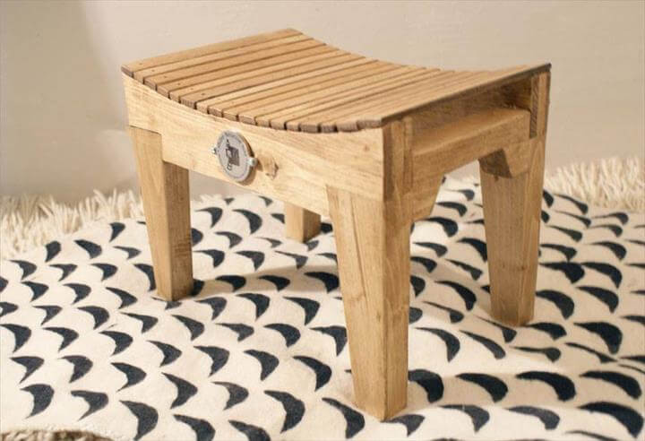 DIY Wood Stools
 DIY Wooden Pallet Stool