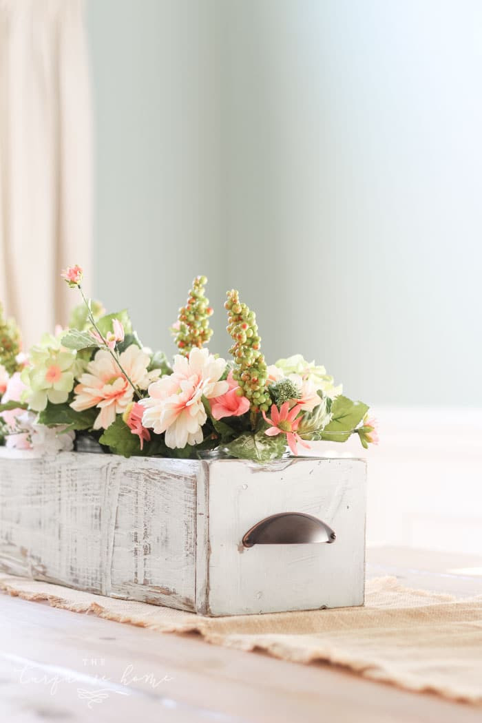 DIY Wooden Box Centerpiece
 DIY Farmhouse Wooden Box Centerpiece