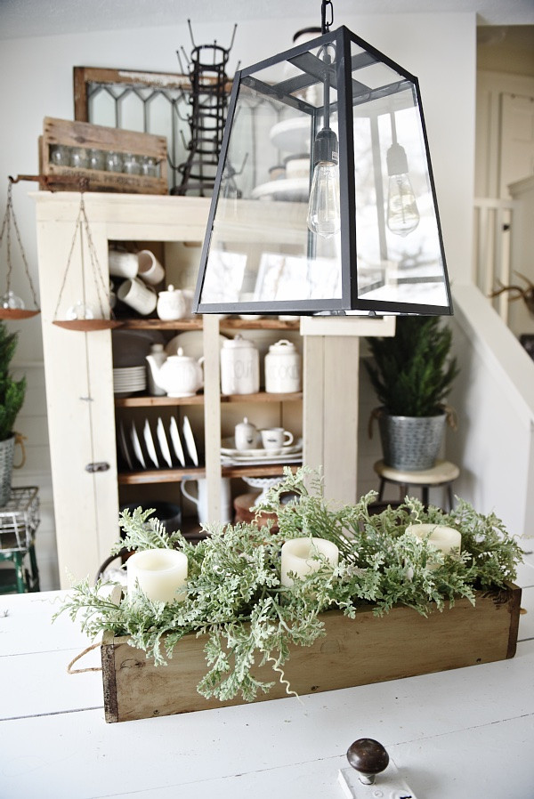 DIY Wooden Box Centerpiece
 DIY Rustic Wood Box Centerpiece