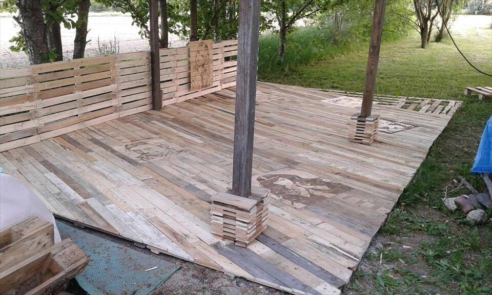 DIY Wooden Decks
 Pallet Deck DIY Patio Furniture