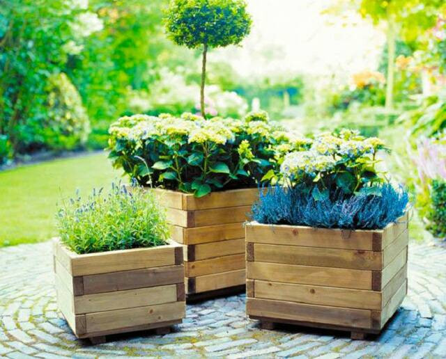 DIY Wooden Flower Box
 Wonderful Pallet ideas for the garden