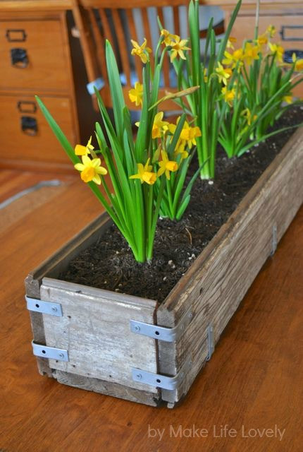 DIY Wooden Flower Box
 DIY Rustic Wood Planter Box Make Life Lovely