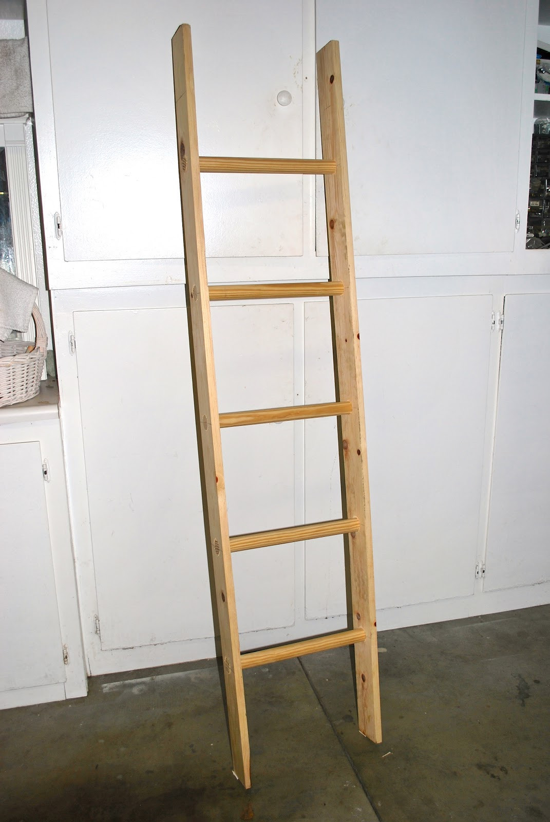 DIY Wooden Ladder
 Saleena DIY Vintage Ladder Part 1