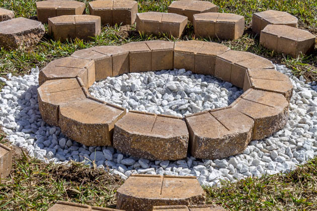 Best ideas about Do It Yourself Backyard Fire Pit
. Save or Pin DIY Build a Backyard Fire Pit Now.