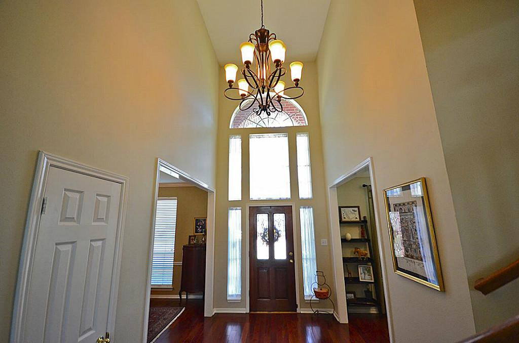 Best ideas about Entryway Lighting Ideas
. Save or Pin Beautiful Contemporary Foyer Lighting Ideas — Home Design Now.