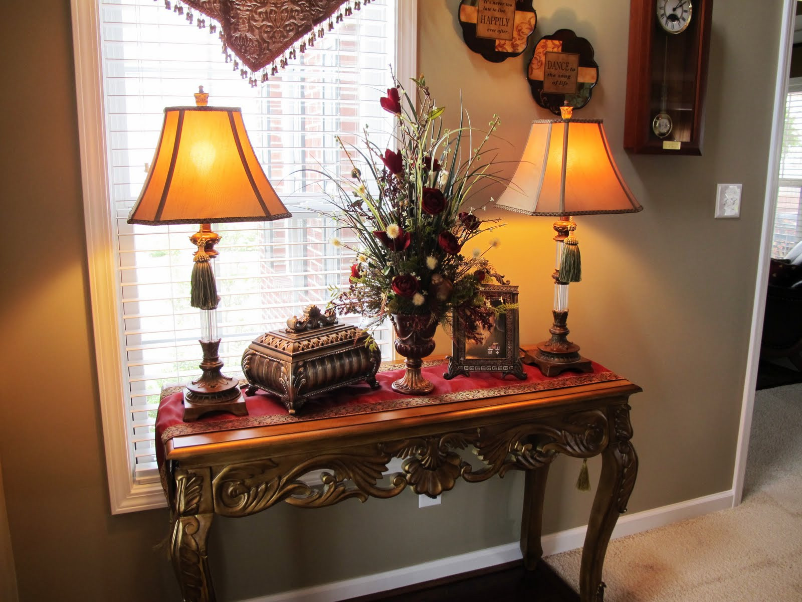 Best ideas. Декор. Лампа на консоли в интерьере. Entryway Table. Ramka decorated with Lamp.