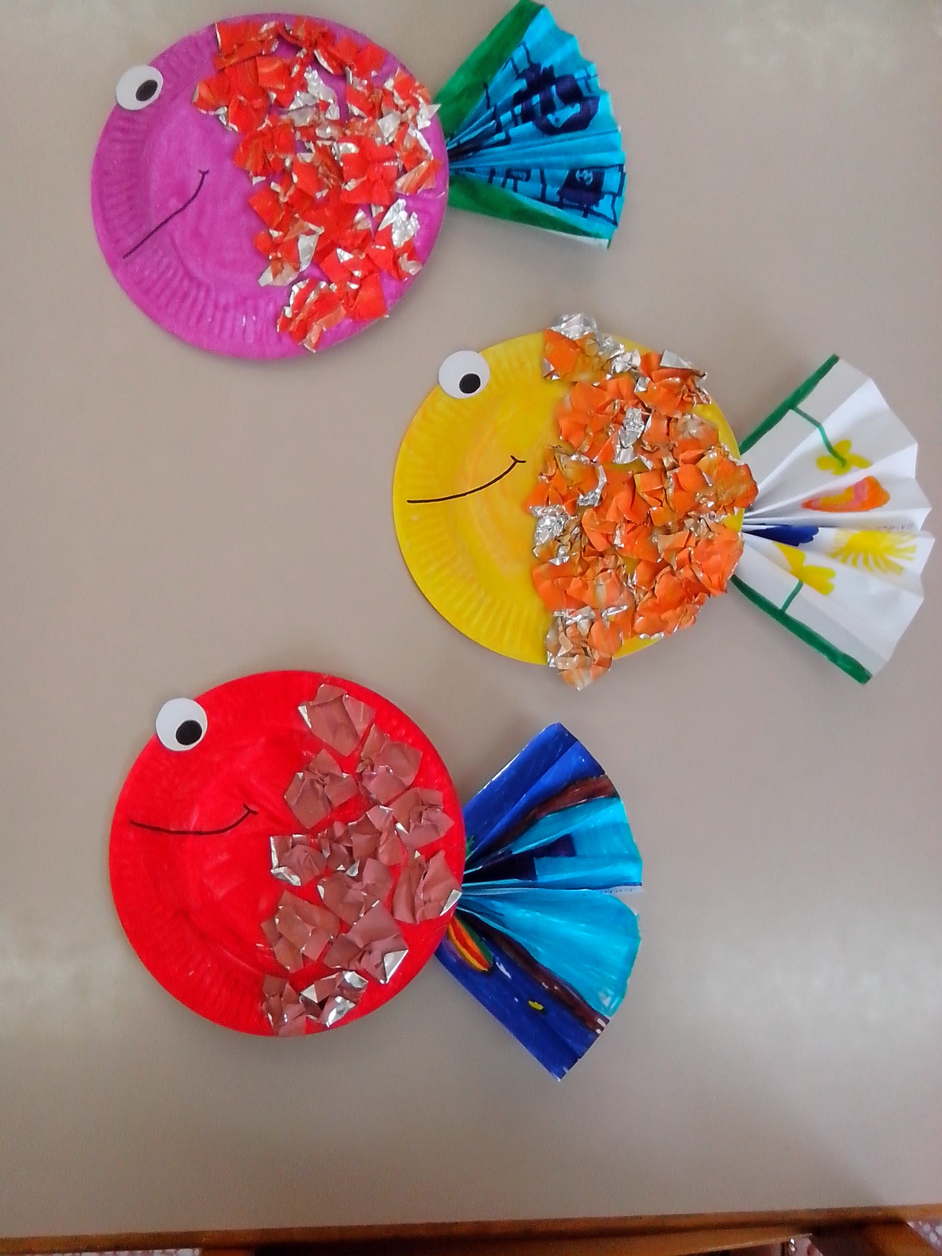 Fun Kids Crafts
 Paper Plate Tropical Fish