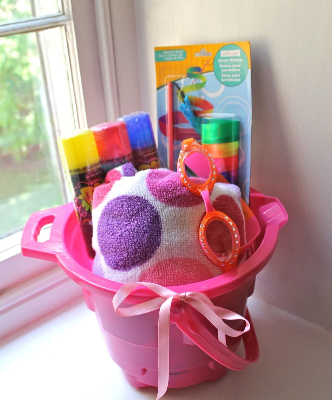 Gift Basket Ideas For Kids
 Pretti Mini Blog Wel e Summer with an End of School