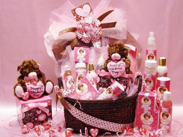 Gift Baskets Ideas For Girls
 The Best Gift Basket Themes for Women