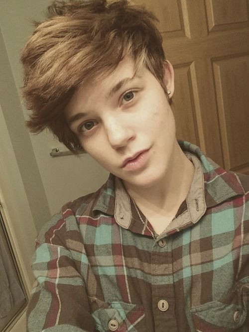 Girls With Boy Haircuts
 17 best ideas about Androgynous Girls on Pinterest