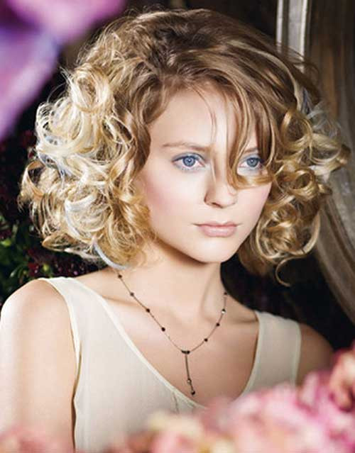 Hairstyle For Curly Hair With Round Face
 Best Curly Short Hairstyles For Round Faces