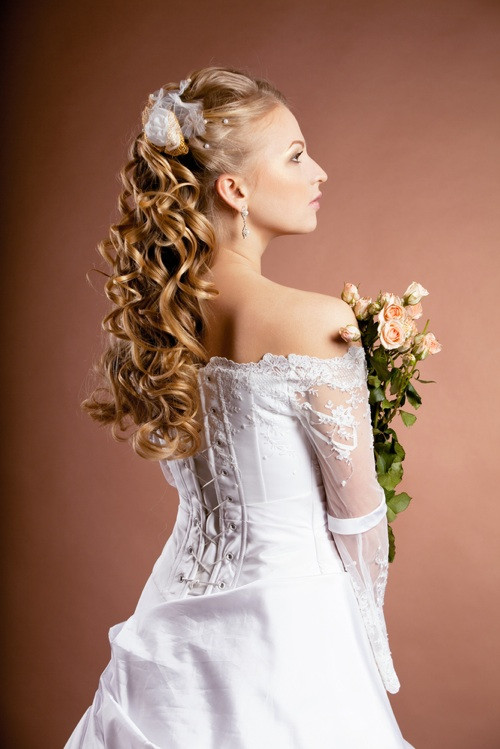 Hairstyles For Weddings Bride
 Best Curly Wedding Hairstyles For Brides Fave HairStyles