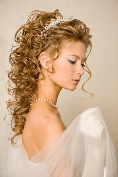 Half Up Curly Hairstyles
 100 Inspiring Easy Hairstyles For Girls To Look Cute