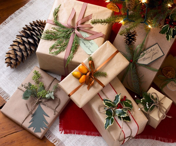 Holiday Gift Wrapping Ideas
 DIY Christmas t wrapping ideas with natural materials