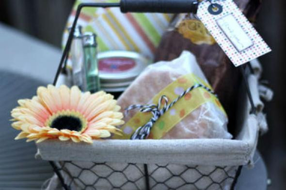 Homemade Wedding Gift Ideas
 DIY Bridal Gift Baskets