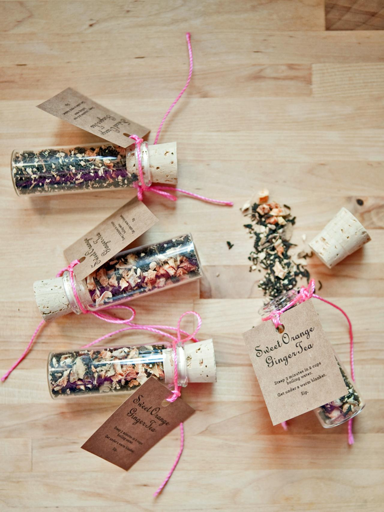 Homemade Wedding Gift Ideas
 30 Festive DIY Holiday Party Favors