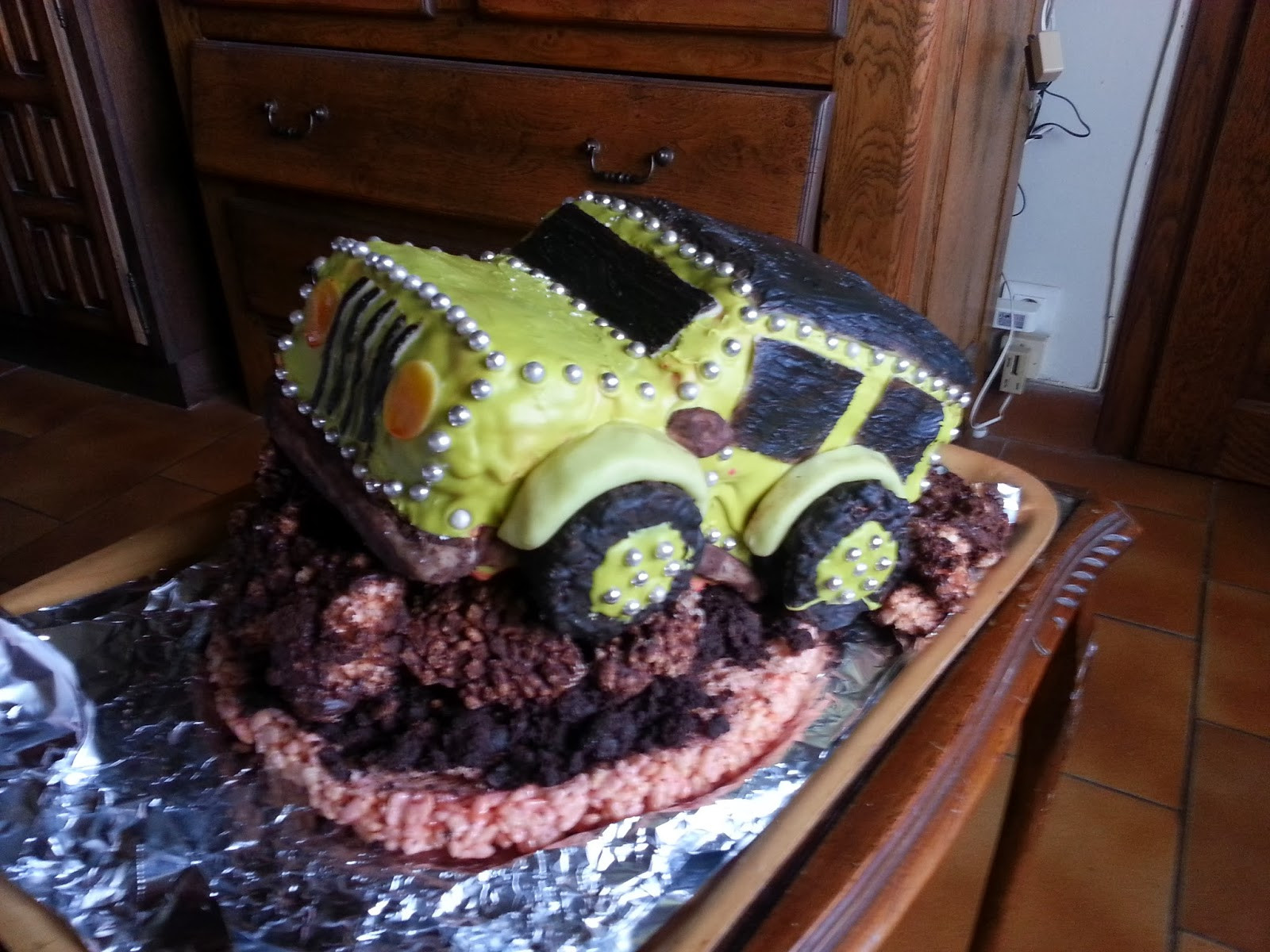 Jeep Birthday Cake
 Quoi de 9 chez Bel Geeky Jeep rainbow birthday cake