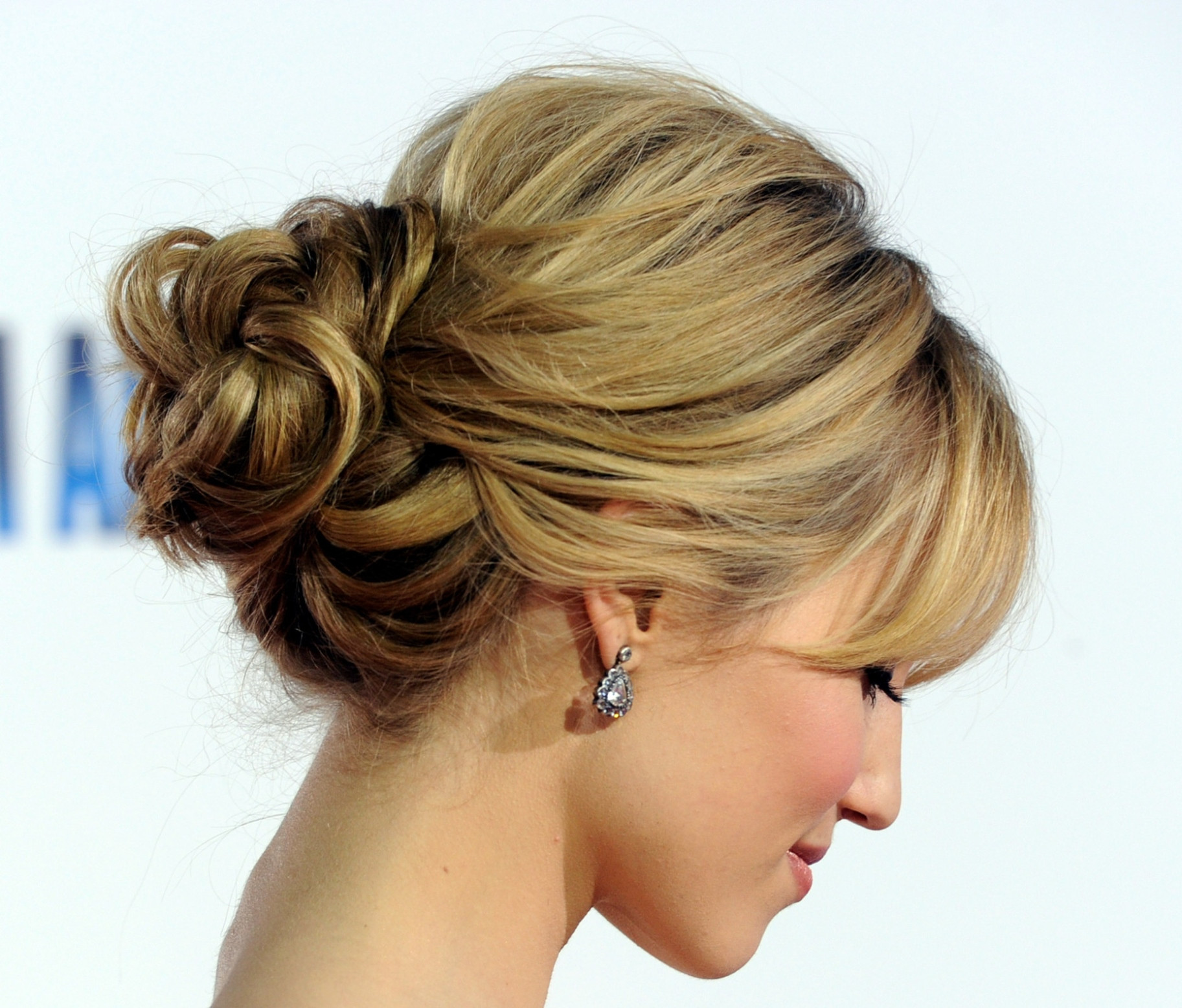 Low Bun Prom Hairstyles
 Voguish Bun Hairstyles For Prom 2019