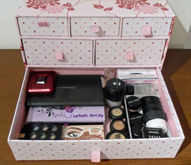 Makeup Organizer DIY
 11 DIY Homemade Makeup Box Ideas