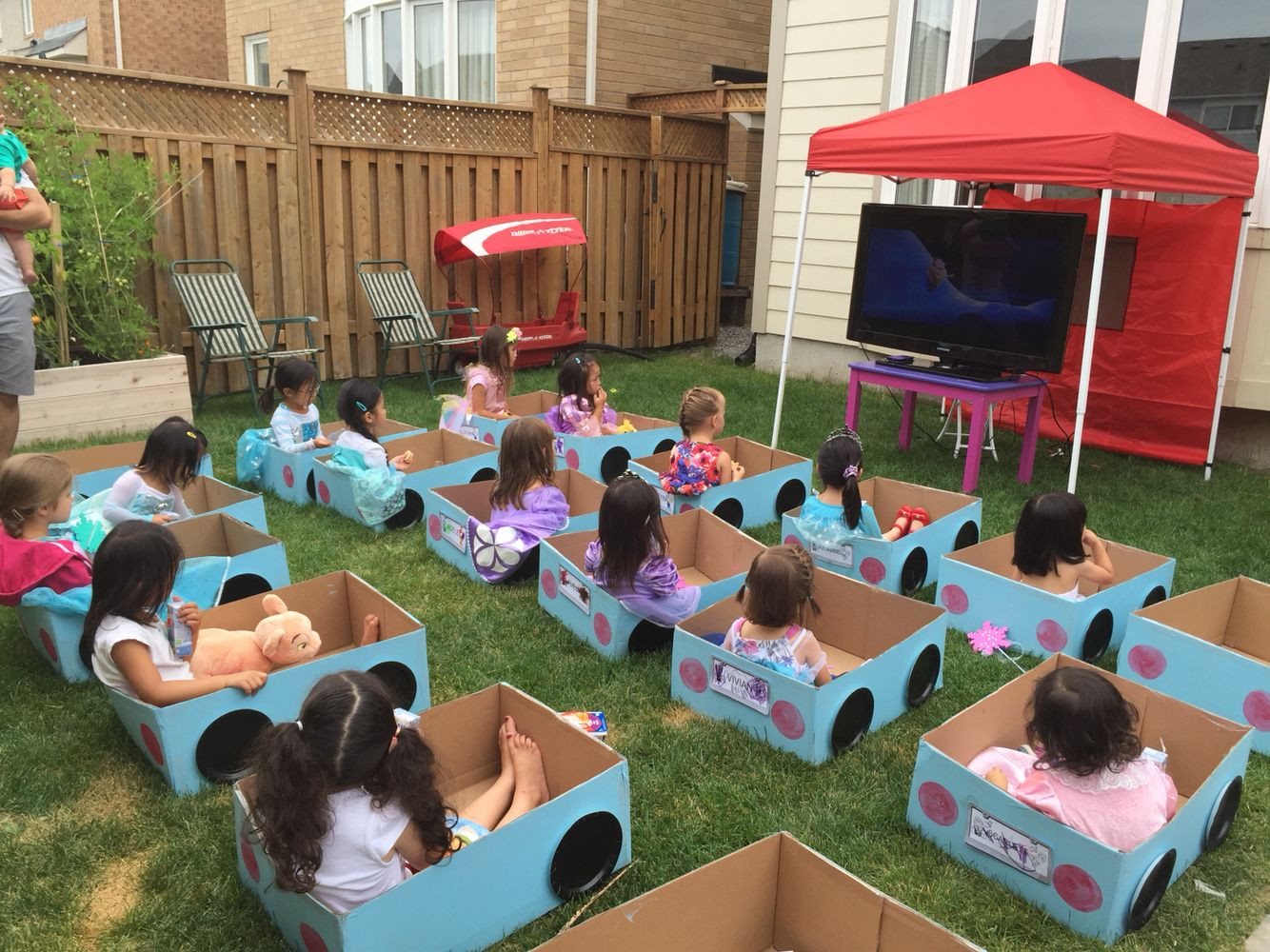 Outdoor Birthday Party Ideas For Toddlers
 Leahs Drive in movie birthday party Its daylight so a