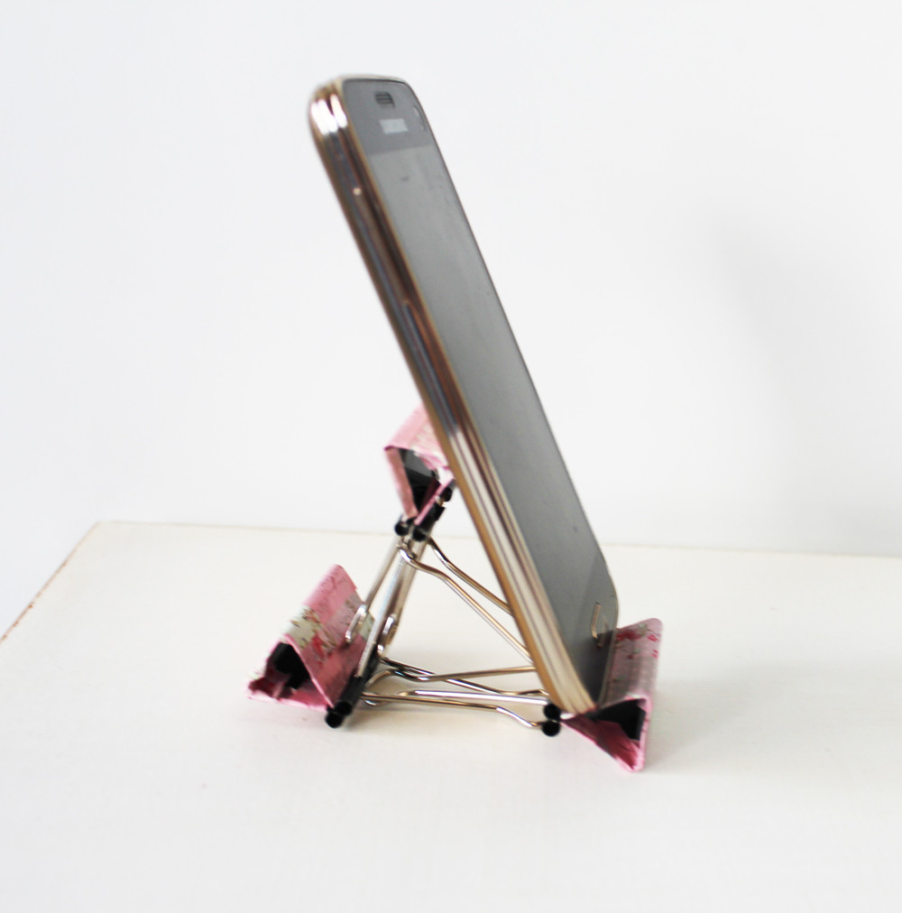 Best ideas about Phone Stands DIY
. Save or Pin DIY smart phone stand with binders Full tutorial Akamatra Now.
