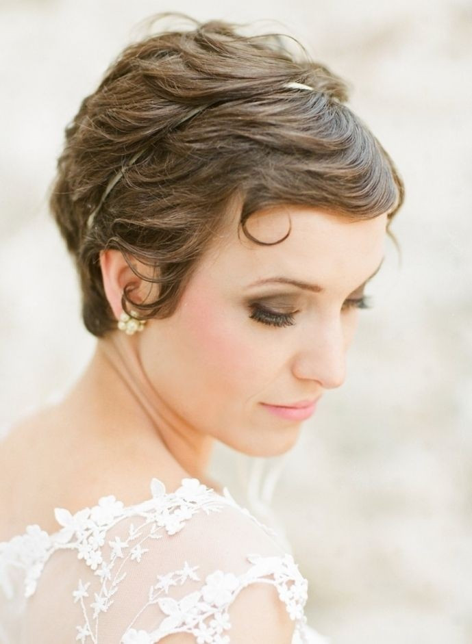 Short Bridesmaid Hairstyles
 12 Glamorous Wedding Updo Hairstyles for Short Hair