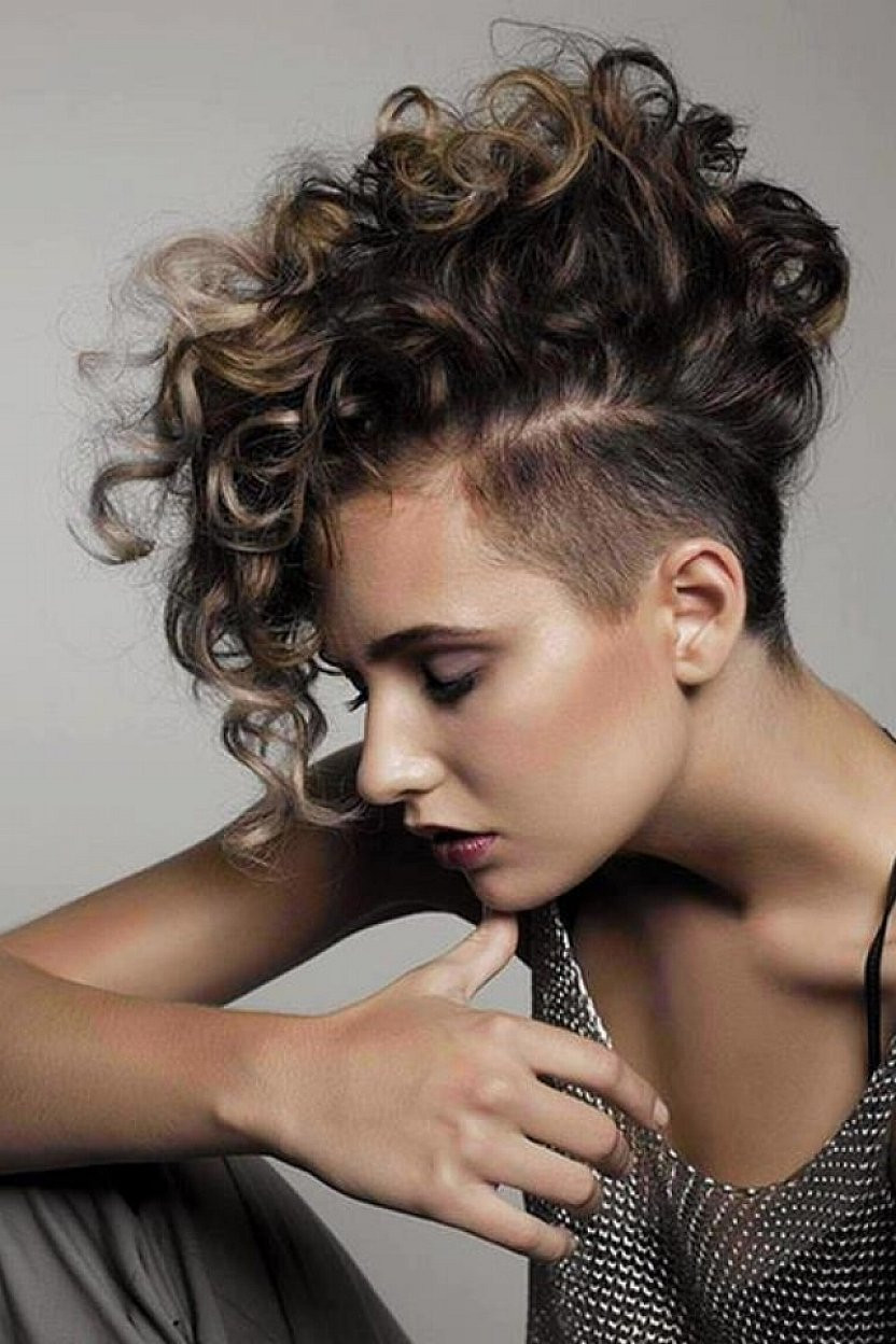 Short Curly Hairstyles For Girls
 Short Curly Hairstyles Sultry Sassy and y Fave