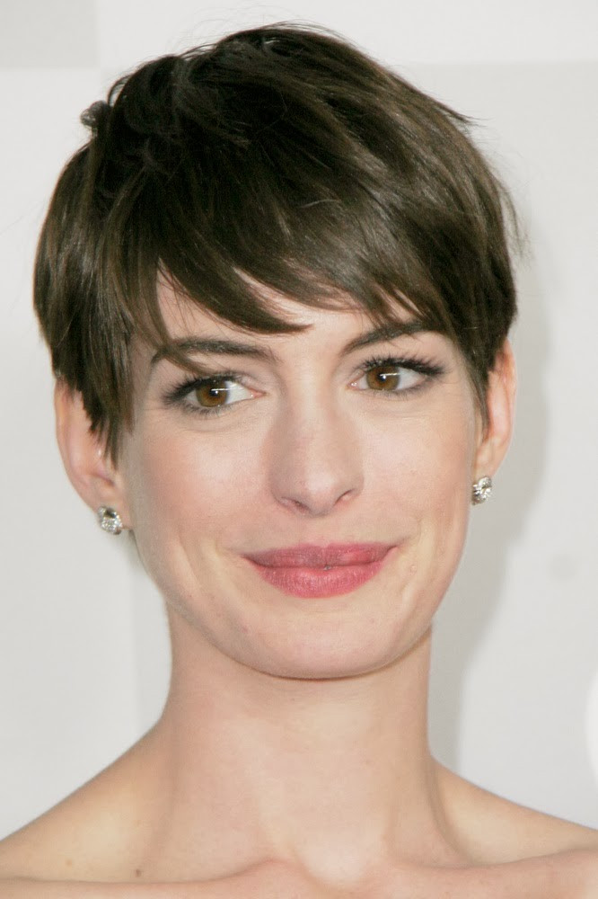 Short Hairstyles For Thick Hair And Oval Face
 Short hair for oval faces thick hair