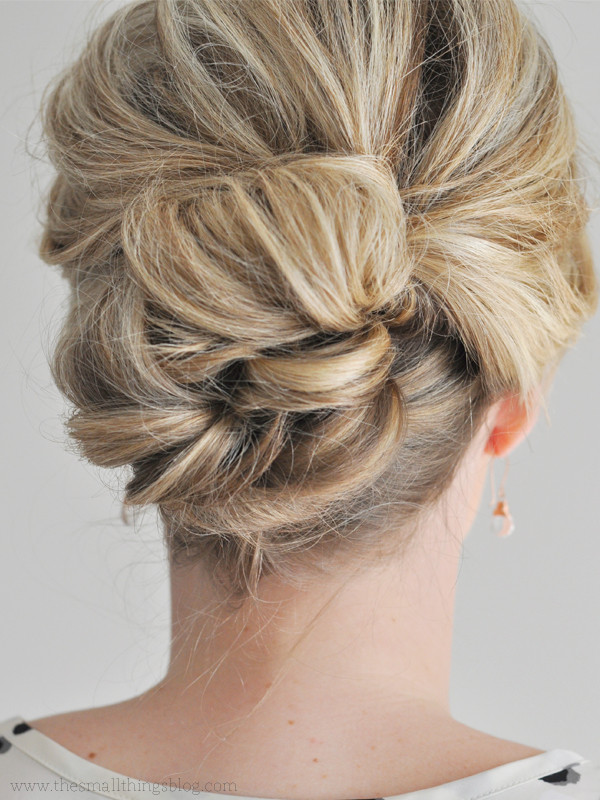 Simple Updo Hairstyles
 5 Easy Updos for Medium Hair