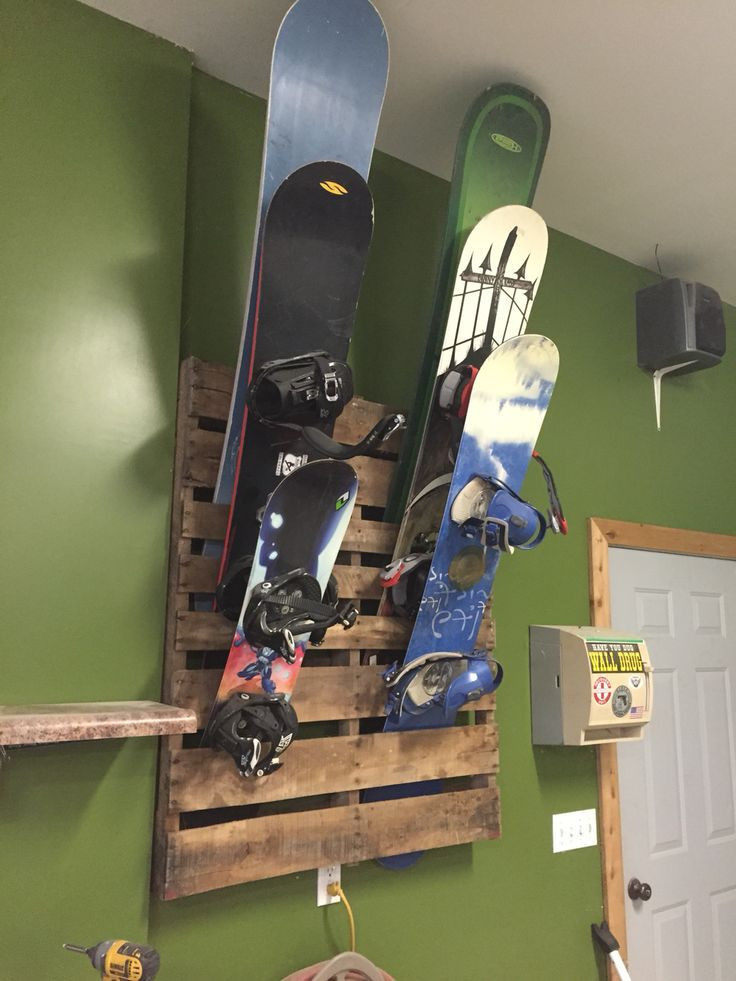 Skateboard Rack DIY
 Best 25 Skateboard rack ideas on Pinterest