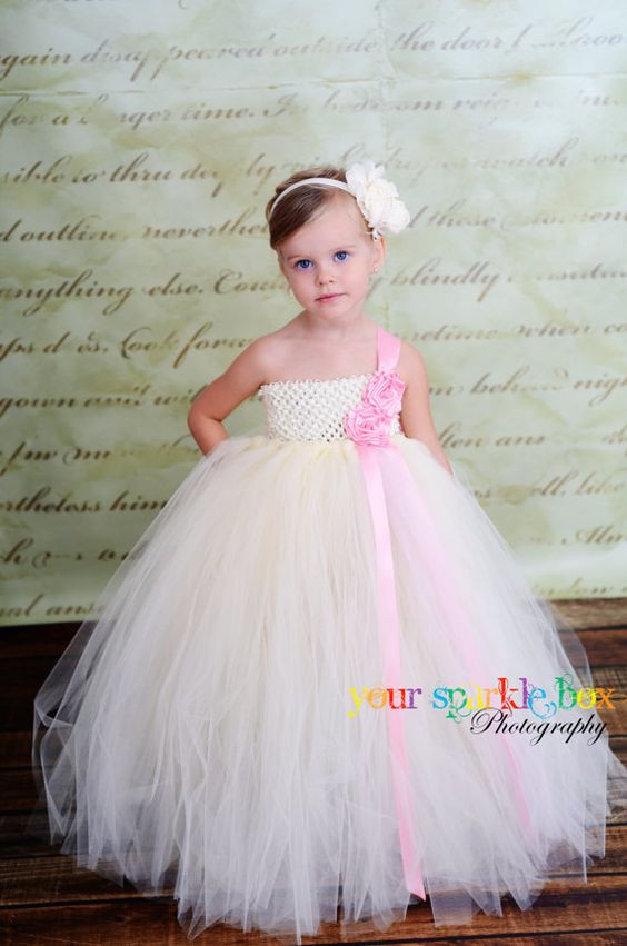 Tulle Dress Toddler DIY
 Cute tutu dress for Penny Looks easy enough to DIY