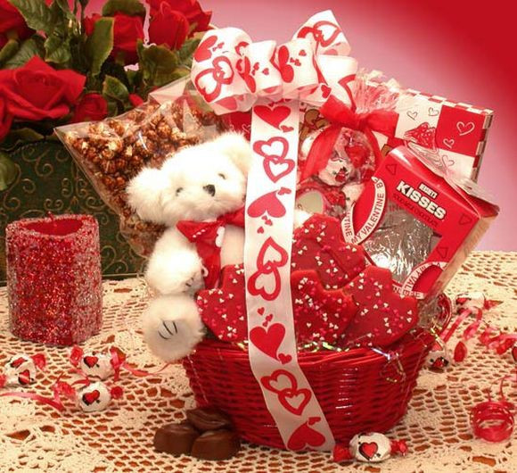 Valentine Day Gift Baskets Ideas
 15 Valentine Day Gifts Ideas For Him Valentine Gift