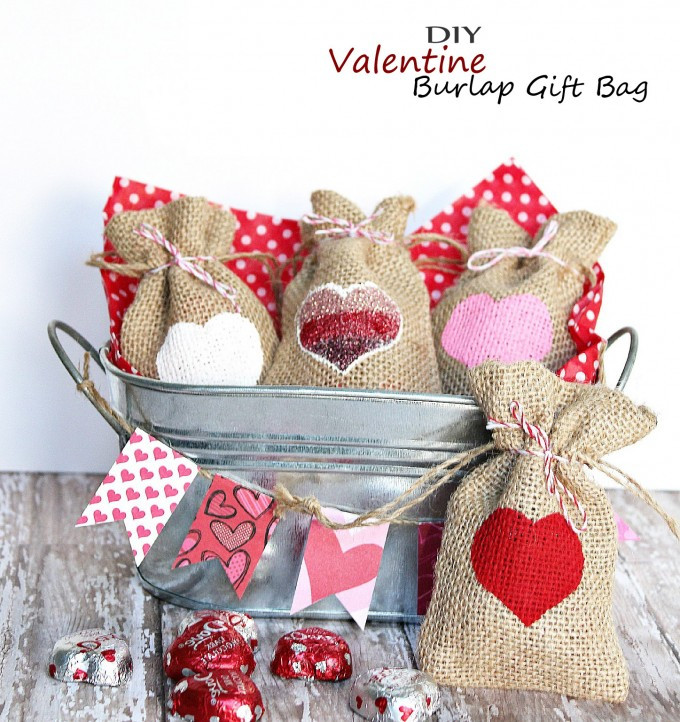 Valentines Gift Bag Ideas
 Valentine Burlap Gift Bag – Easy Homemade Holiday Kid